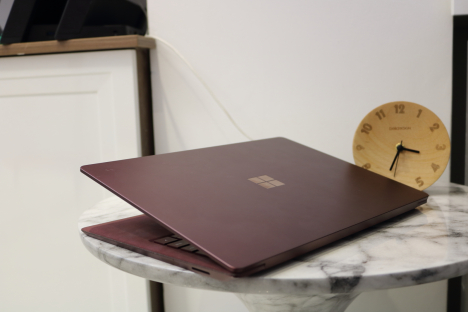 Surface Laptop ( i7/8GB/256GB ) 2